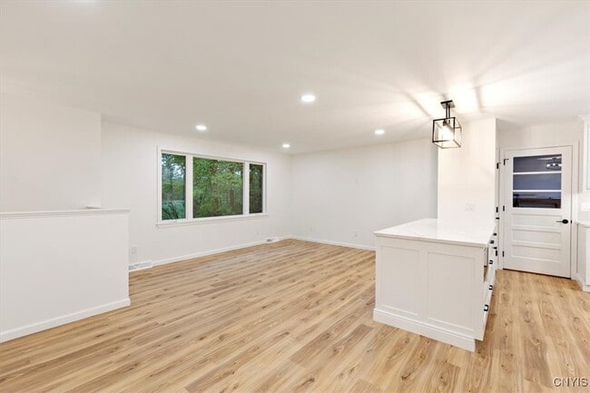 Building Photo - 7377 Merriman Rd