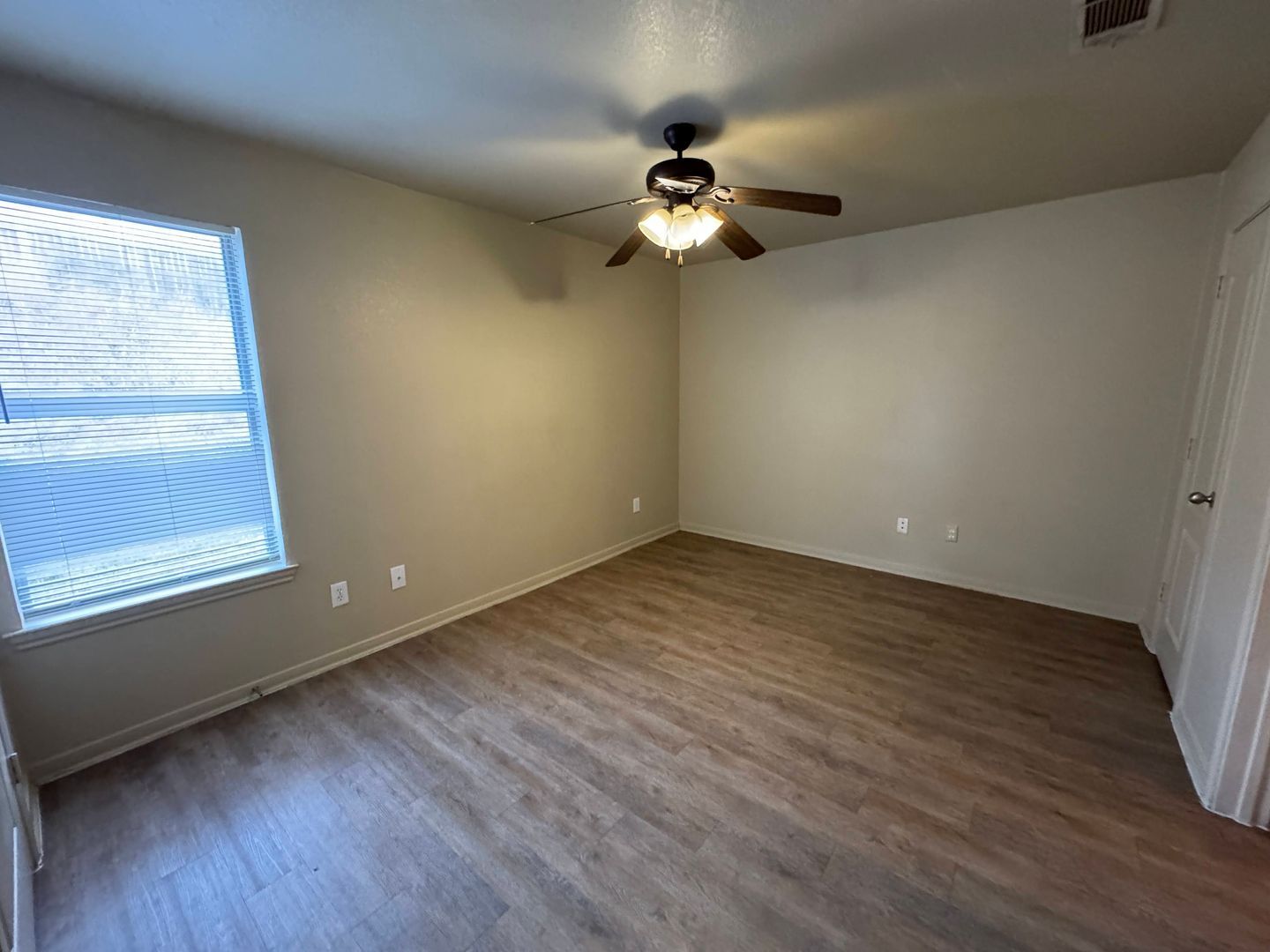 Building Photo - 408 Brittney Way