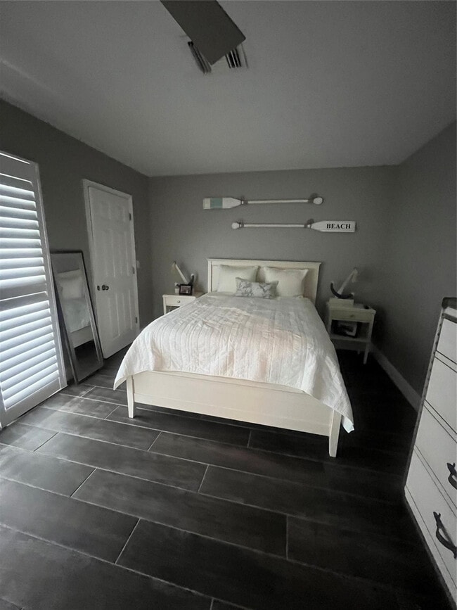 Building Photo - 2113 NE 44th St