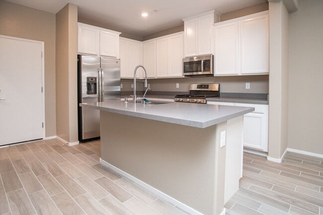 Building Photo - COMING SOON!! GorgeousTownhome in Summerlin