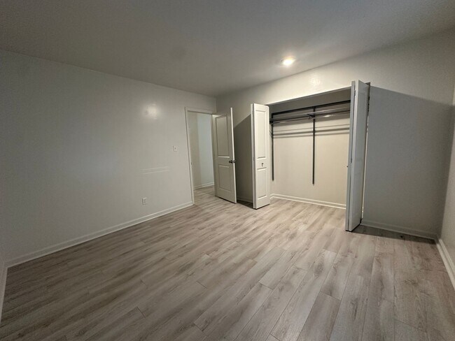 Building Photo - 838 Green Ridge Dr
