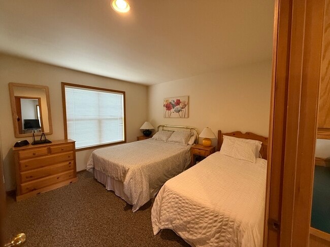 Building Photo - 217 E Pkwy Dr