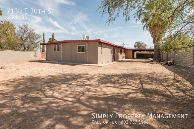 Building Photo - 4 bedroom 2 bath main house with a 2 bed 1...