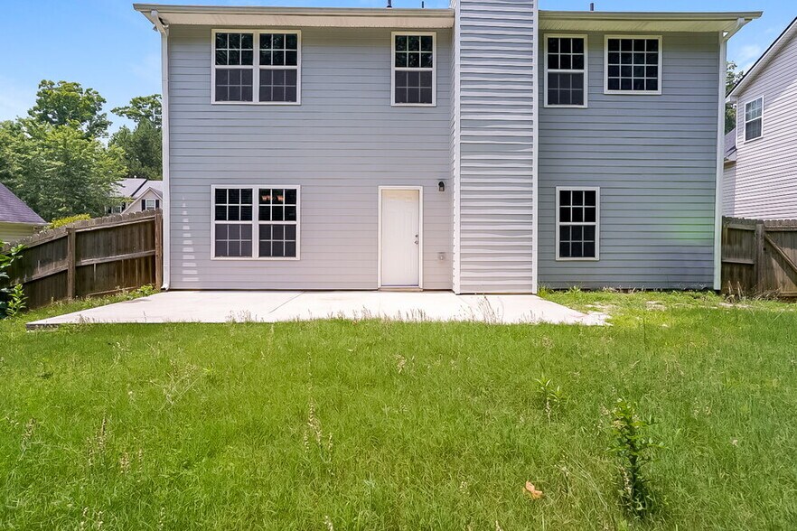 Building Photo - 4600 Ferncrest Pl
