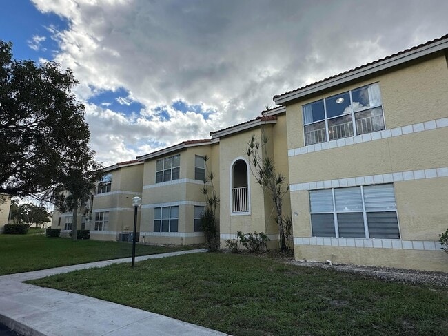 Building Photo - 12980 Vista Isles Dr