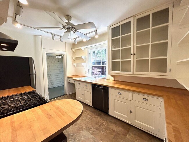 Building Photo - North AVL -  Renovated Arts & Crafts Cottage