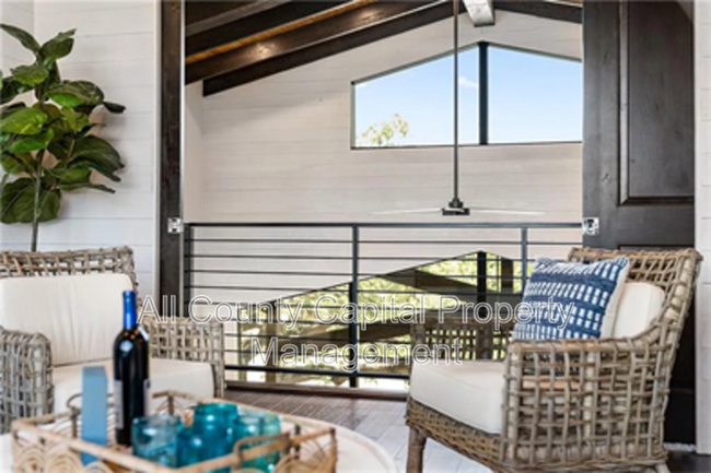 Building Photo - 2113 Barbaro Way