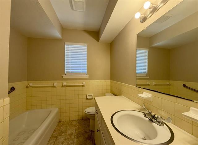 Building Photo - 1919 Yarborough Dr