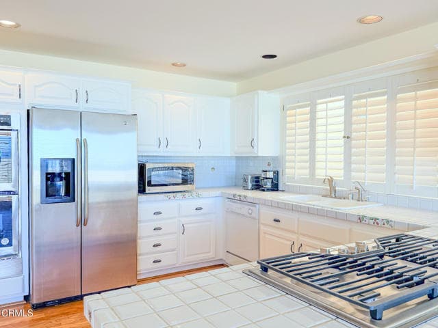 Building Photo - 3637 Ocean Dr