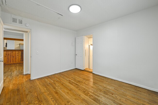 Building Photo - 713 NE 34th Terrace