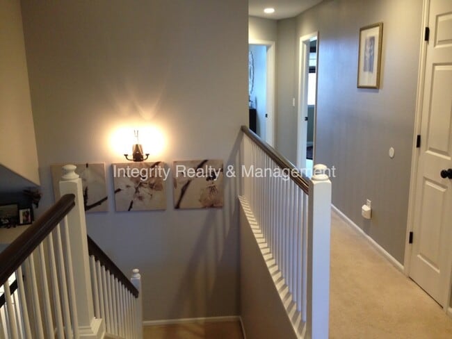 Building Photo - 305 Dunhill St