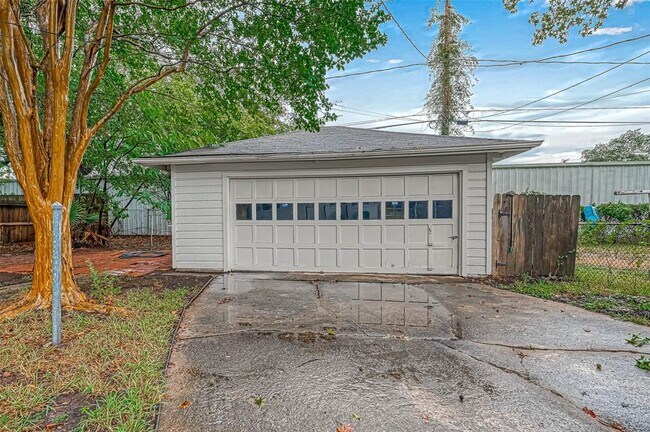 Building Photo - 1831 De Milo Dr