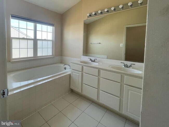 Building Photo - 43670 St Helena Terrace