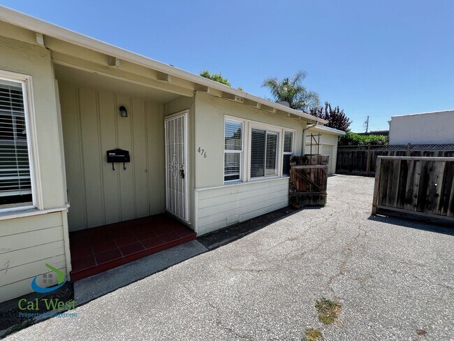 Building Photo - $2,595 - Darling 2 Bedroom 1 Bathroom Dupl...