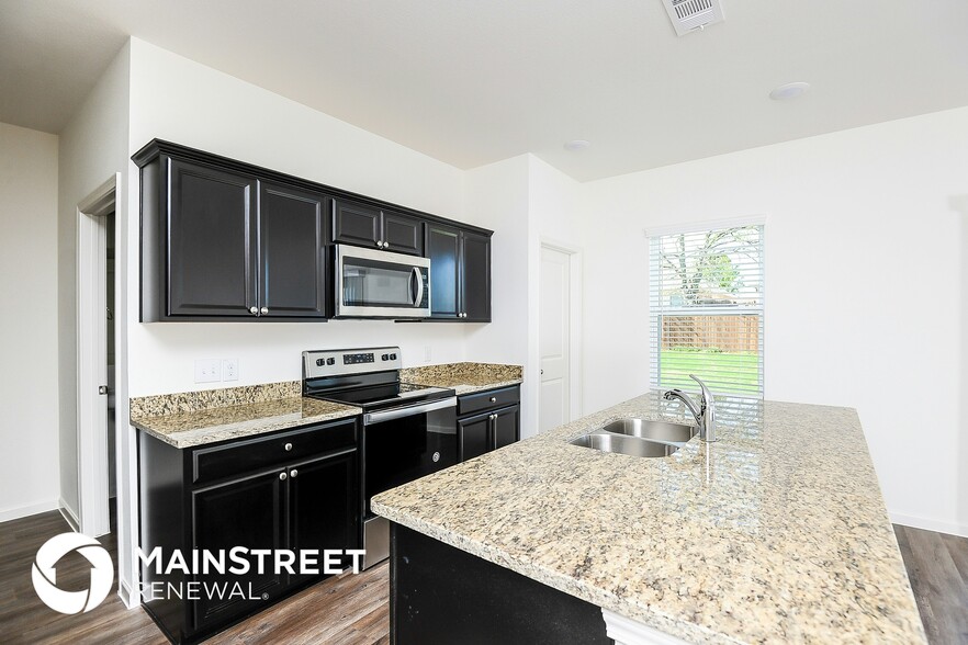 Building Photo - 501 Canoe Way