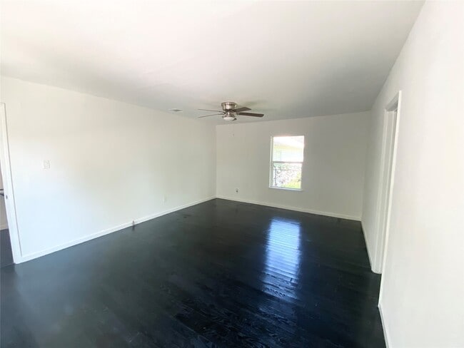 Building Photo - 7410 Longview St
