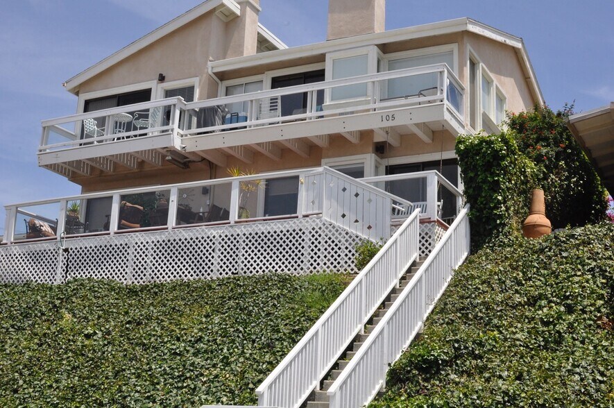 Upstairs unit (only 3 Units in Total) - 105 Avenida del Reposo