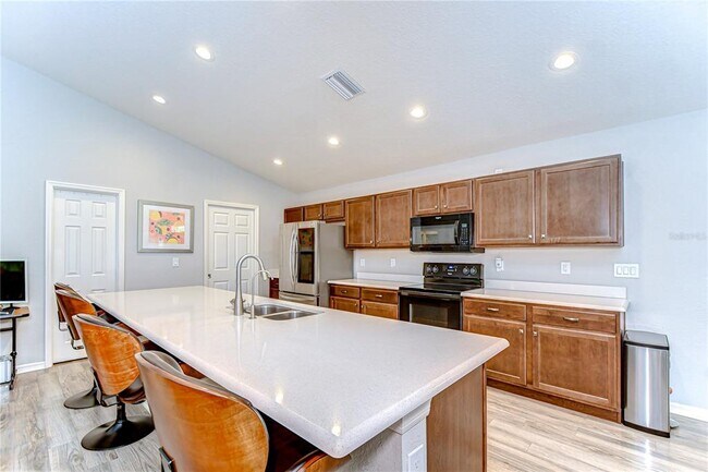 Building Photo - 6731 Castle Green Pl