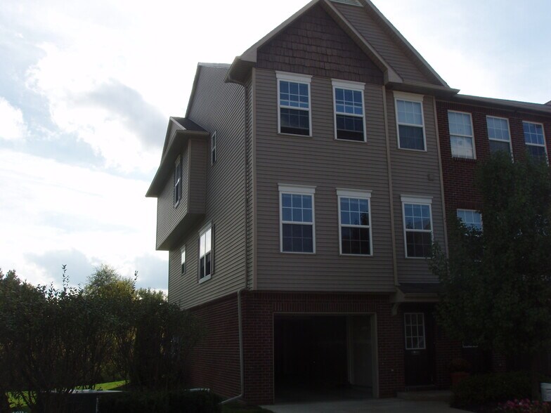 Building Photo - 2149 Knotty Pine Trail