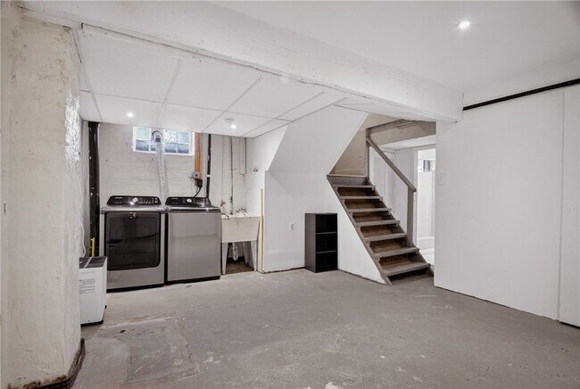 Building Photo - 1227 Denisonview St