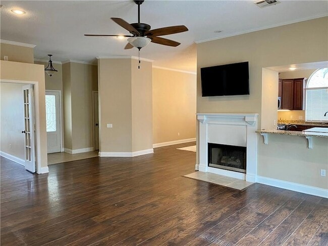 Building Photo - 1010 Live Oak Loop