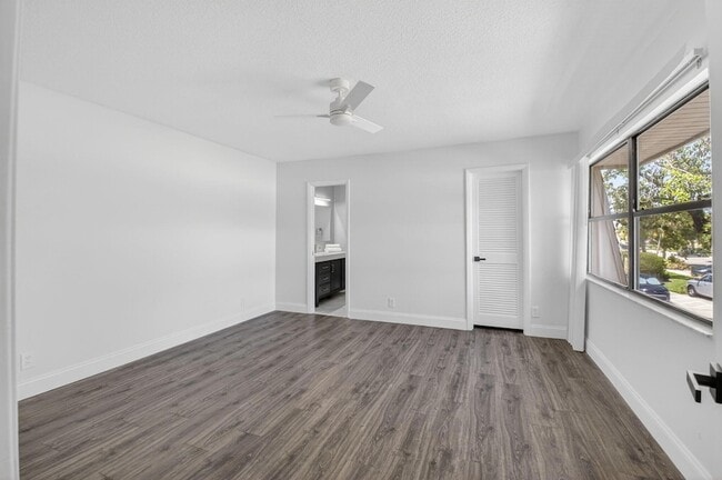 Building Photo - 717 NW 29th Ave