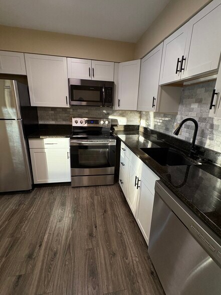 Building Photo - 1440 Slade Ave