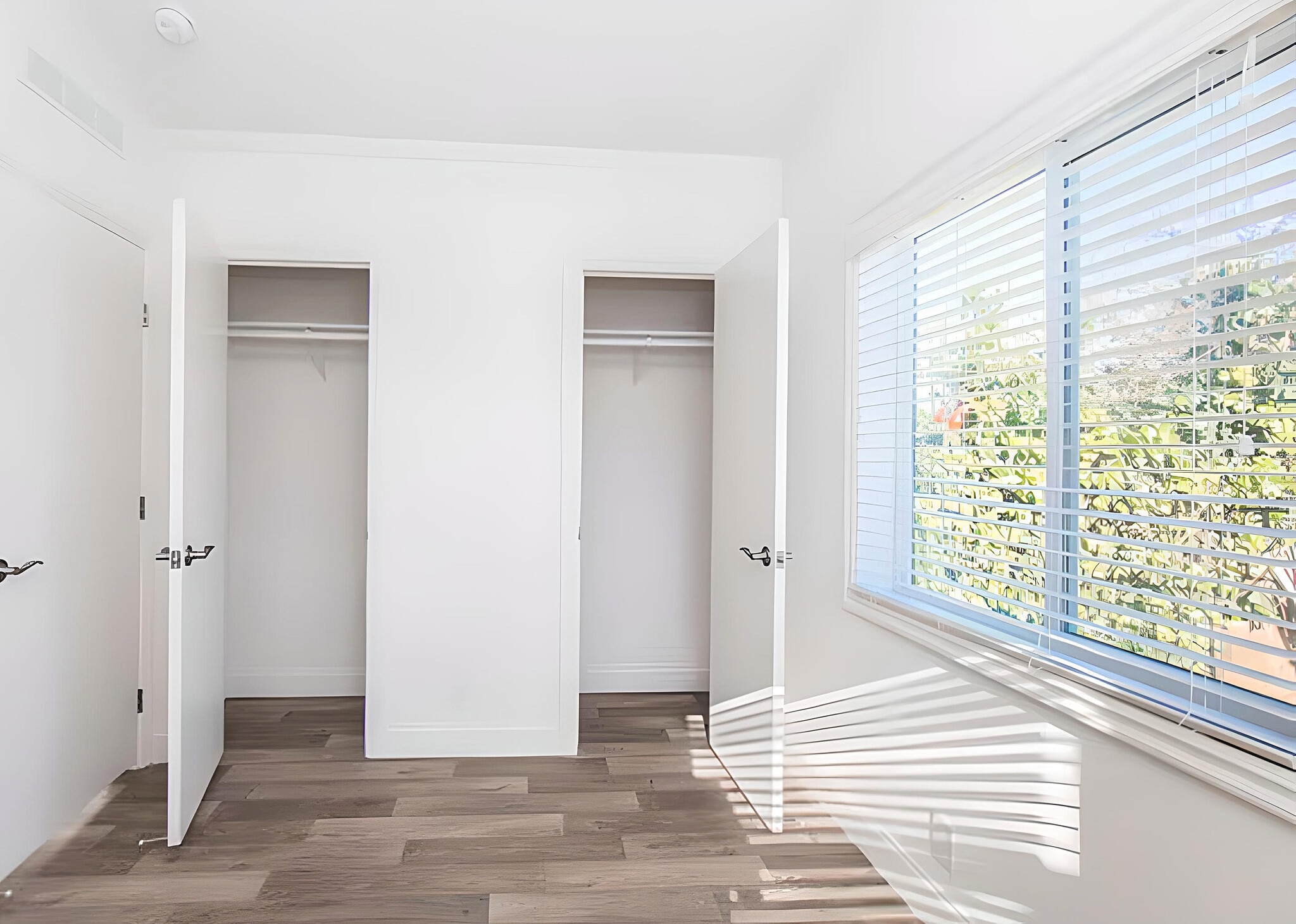 Building Photo - 8531 Kittyhawk Ave