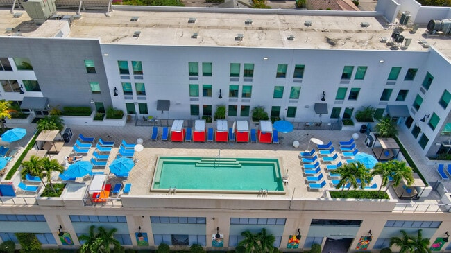 Building Photo - 236 SE 5th Ave