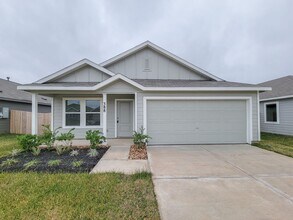 Building Photo - This lovely single-level home showcases a spacious open floorplan shared between the kitchen, din...