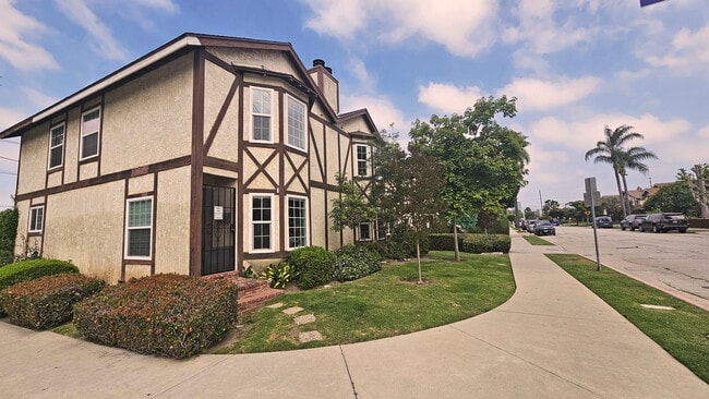 Building Photo - 2053 Barry Ave