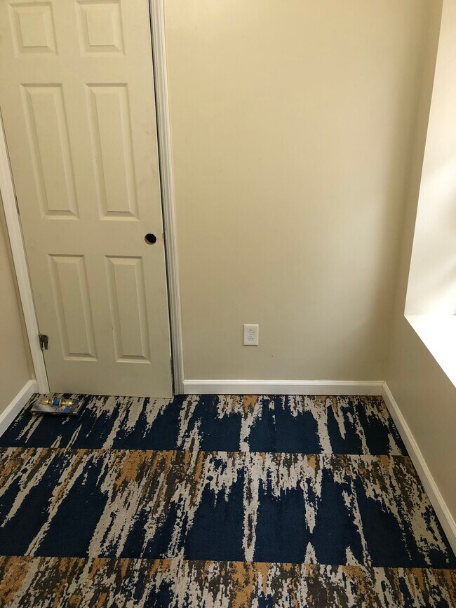 Building Photo - 5962 Oakherst Plz