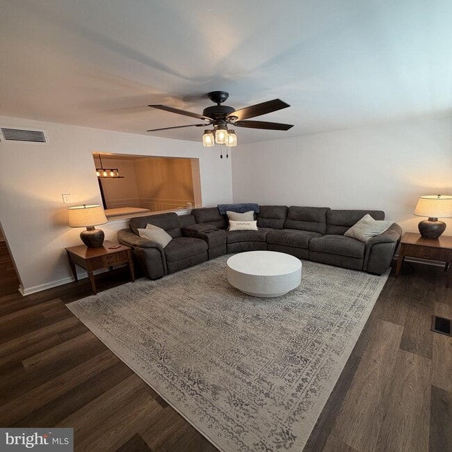 Building Photo - 3728 Swetland Dr