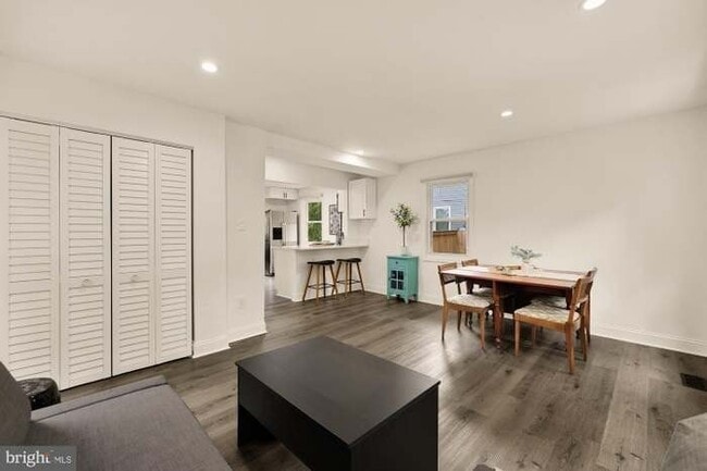 Building Photo - 6728 Barrett Rd