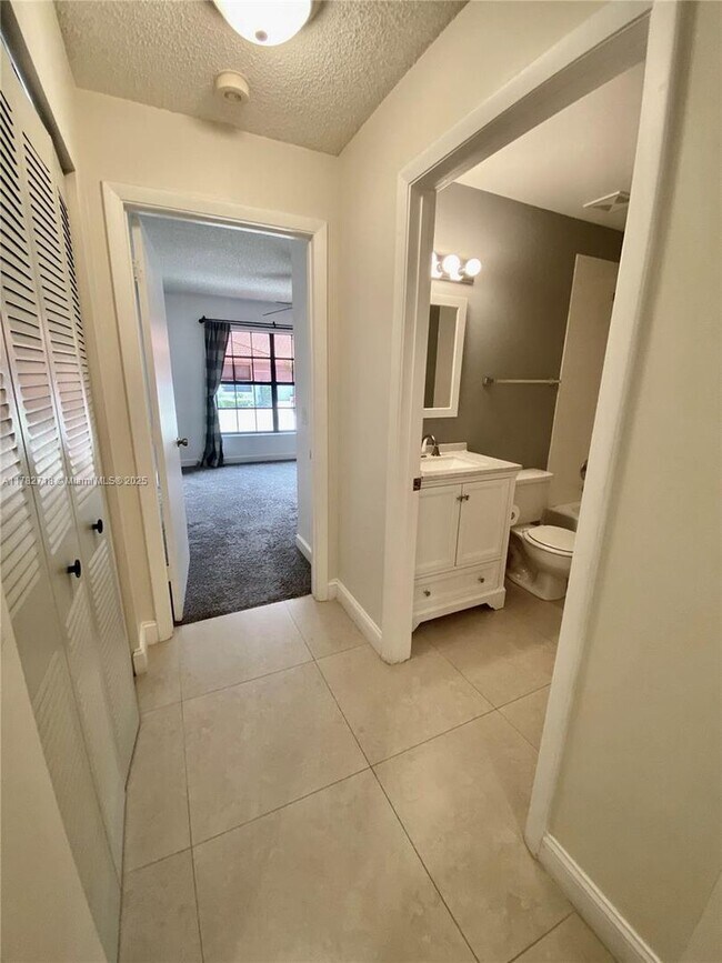 Building Photo - 9870 Watermill Cir