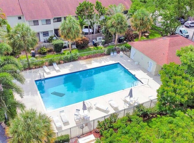 Building Photo - 252 City View Dr