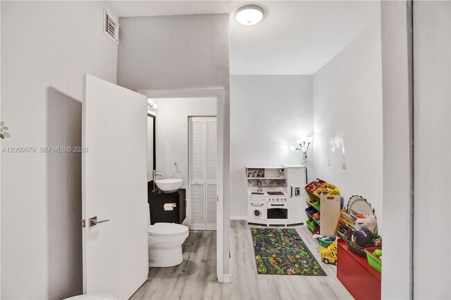 Building Photo - 3135 Gifford Ln