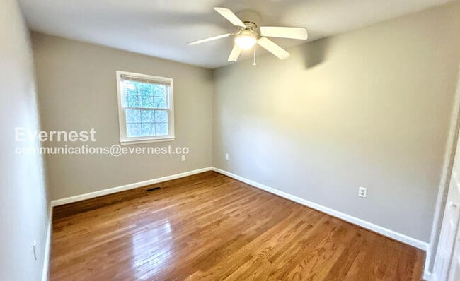 Building Photo - 2058 Mayflower Dr