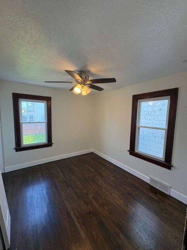 Building Photo - 5406-5408 Merkle Ave, Parma OH 44129