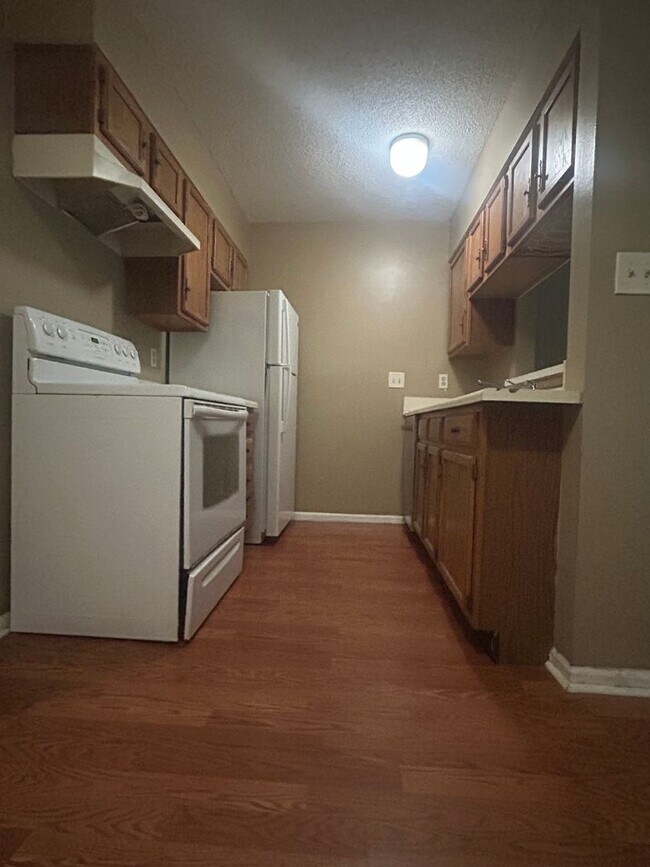 Building Photo - 9605 Vinca Cir