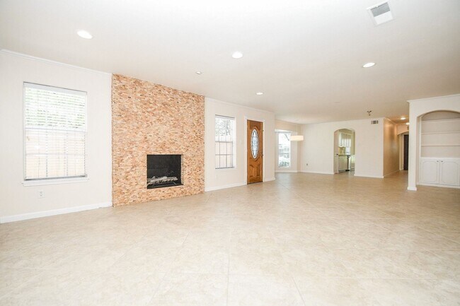 Building Photo - 13240 Trail Hollow Dr