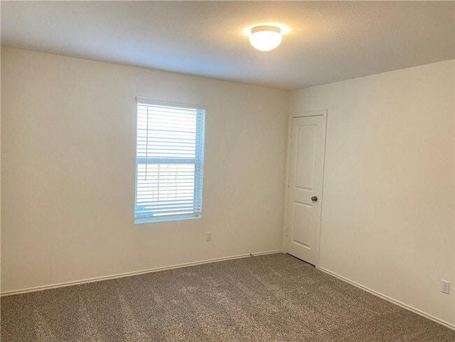 Building Photo - 1420 Chad Dr