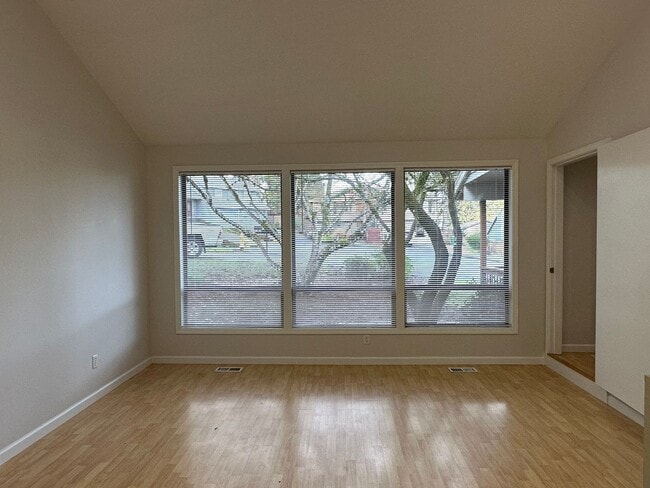 Building Photo - Beautiful 4BD Home | Fireplace, Fenced Backyard, Deck, Garage & A/C