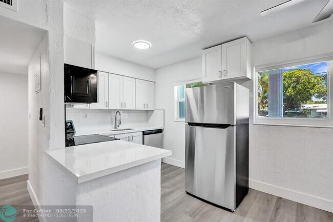 Building Photo - 1821 Middle River Dr