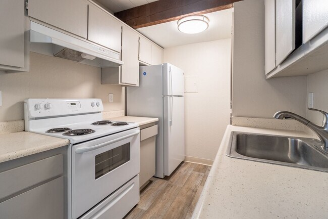 Building Photo - Live in the Heart of Midtown Sacramento!  ...