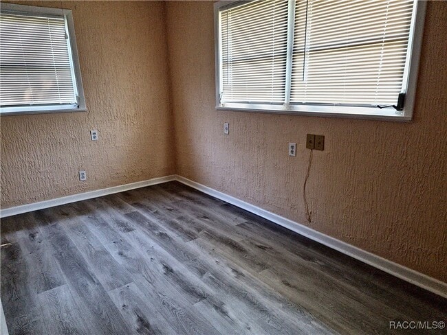 Building Photo - 6315 N Shorewood Dr