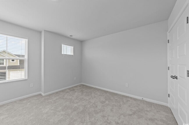 Building Photo - 136 Talladega Dr