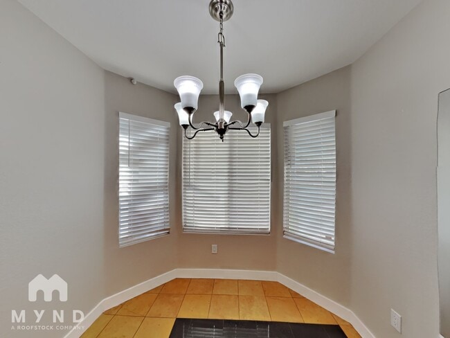 Building Photo - 5304 Del Lago Dr