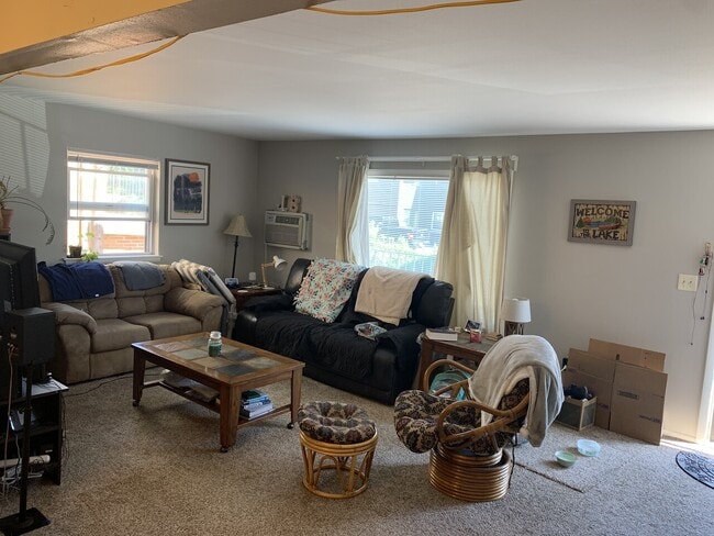 Building Photo - Bluemound Townhomes Unit 12115