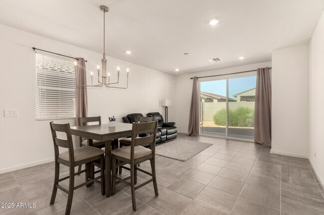 Building Photo - 3022 Hayden Rose Ave